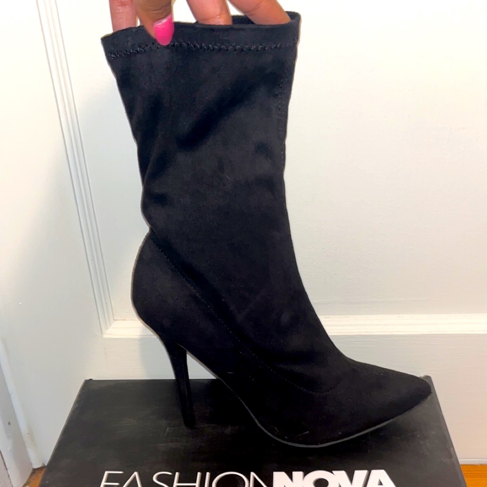 Black ankle botties